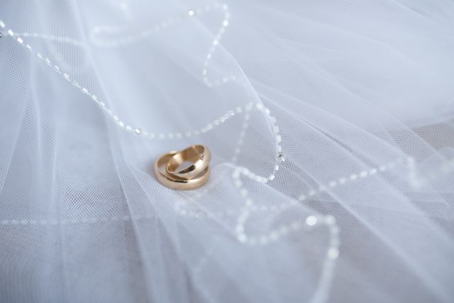 Obrączka ślubna jako codzienny symbol – co warto o niej wiedzieć?